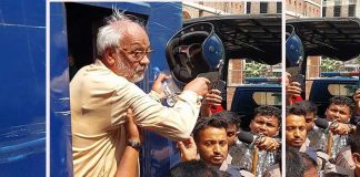 হেলমেট ছুঁড়ে ফেলে আখতারুজ্জামান বললেন, ‘কেন আমি হেলমেট পরব’