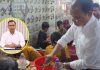 গাড়ি দেখলেই সালাম দেওয়া পথশিশুদের খাওয়ালেন প্রধানমন্ত্রী