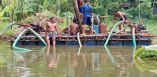 মোরেলগঞ্জে অবৈধ ড্রেজারে বালু উত্তোলন, হুমকিতে রাস্তা-বসতবাড়ি