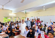 বিশ্ব শিক্ষক দিবস: হাসিমুখ ফাউন্ডেশনের প্রেরণামূলক লিফলেট বিতরণ