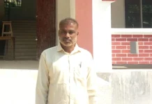 দুই মেয়ের মুখে খাবার তুলে দিতে ঋণের বোঝা, ১৮ বছরেও মেলেনি বেতন-ভাতা