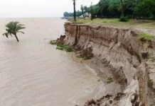 নড়াইলে মধুমতির ভাঙনে কবলে বড়দিয়া নৌবন্দর, নদীগর্ভে ৬০ ব্যবসাপ্রতিষ্ঠান