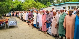 বাড়িতে স্ত্রীর মরদেহ রেখে মসজিদে স্বামী, নামাজরত অবস্থায় মৃত্যু