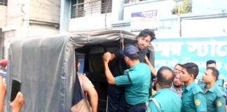 খুলনায় আপত্তিকর অবস্থায় জামায়াত নেতার ছেলে আটক